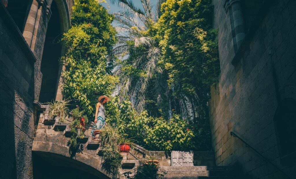 Make sure you arrive at your destination and get around it, with as little hassle and expense as possible.